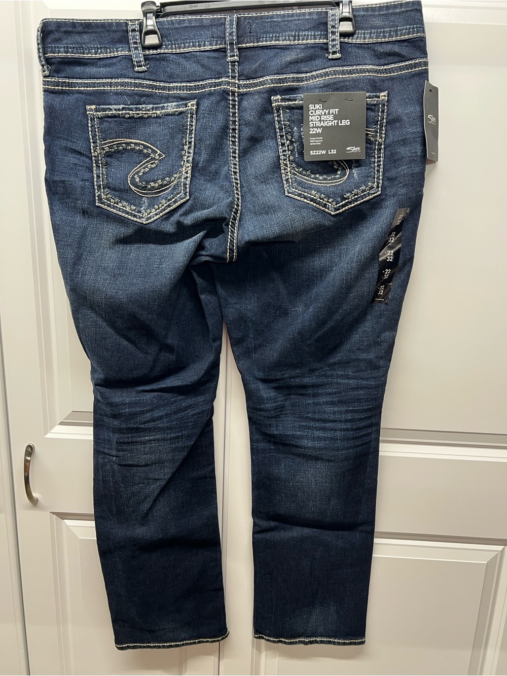 NWT Silver Jeans Co. Suki Curvy Mid Rise Straight Leg Jeans Plus 22W L32